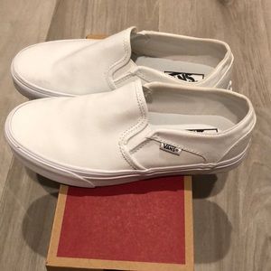 White slip on Vans